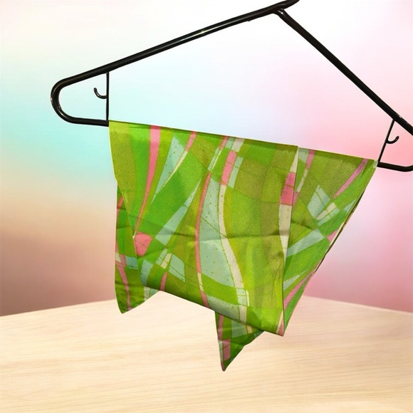 Vintage silk scarf 🧣 Vibrant Green and Pink Scarf - Picture 1 of 2
